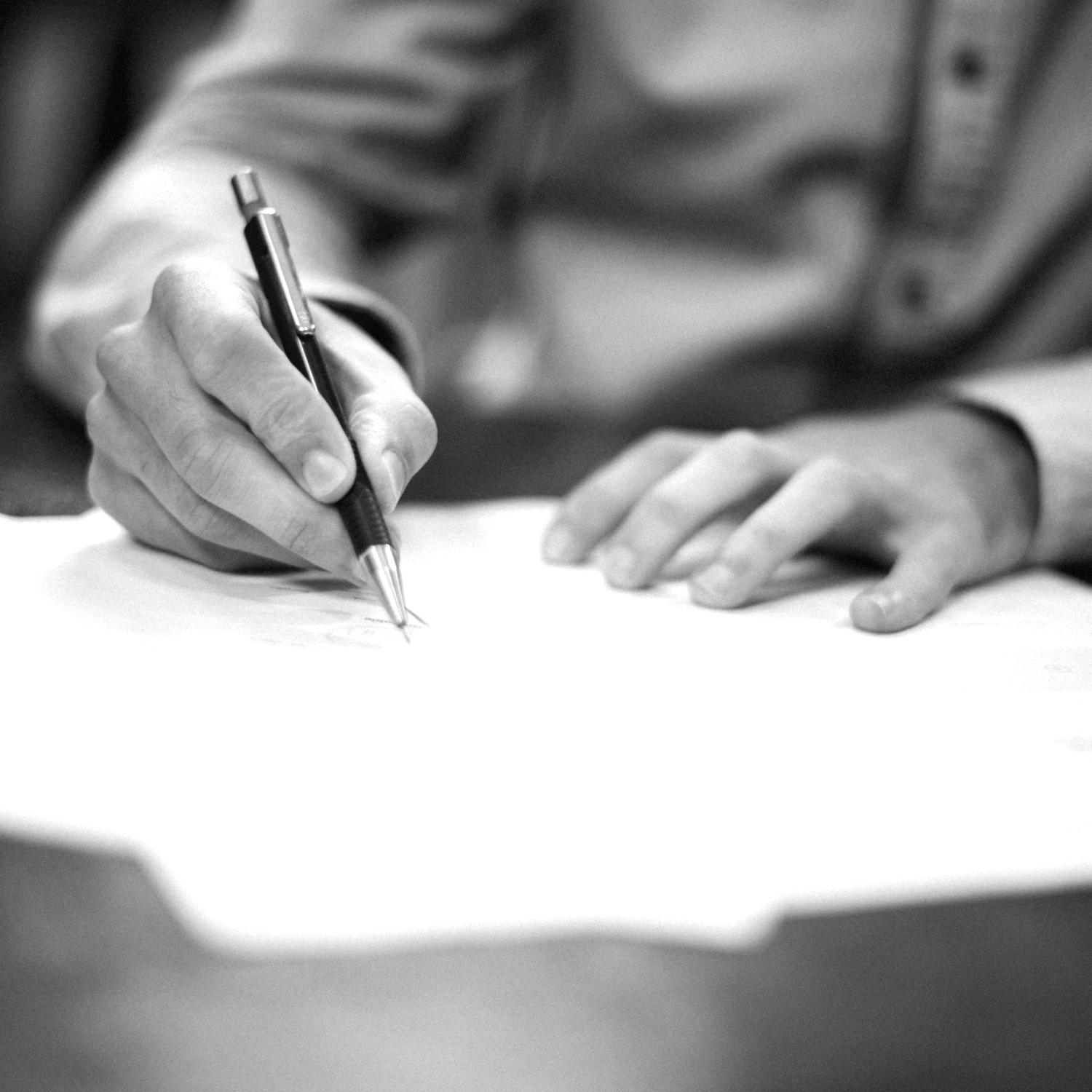 main signant un certificat