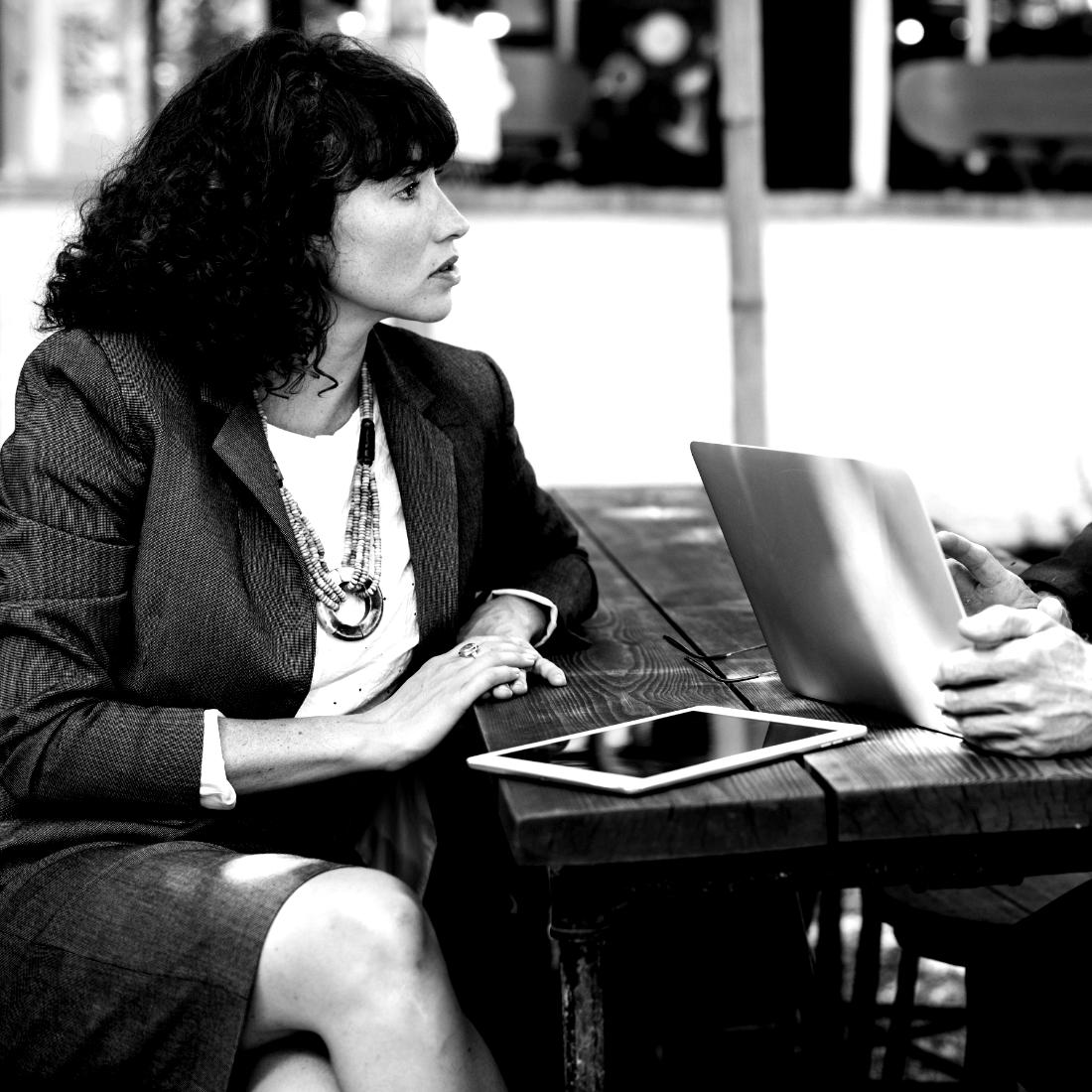 femme d'affaire en rendez-vous
